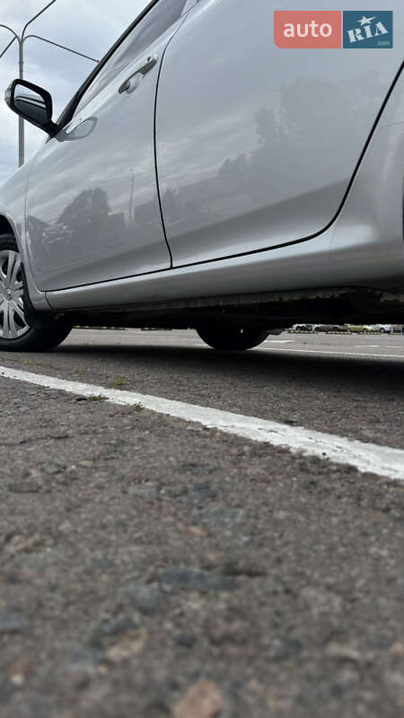 Седан Toyota Corolla 2010 в Днепре