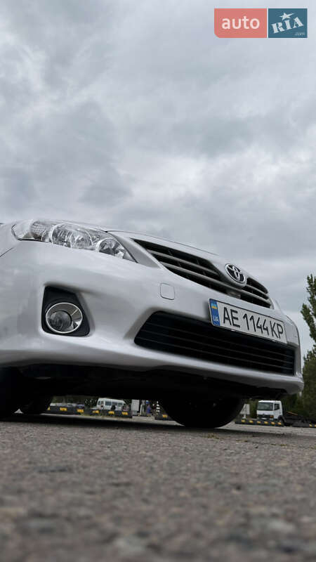 Седан Toyota Corolla 2010 в Днепре