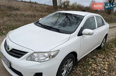 Седан Toyota Corolla 2013 в Киеве