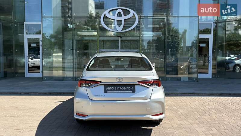 Седан Toyota Corolla 2024 в Киеве