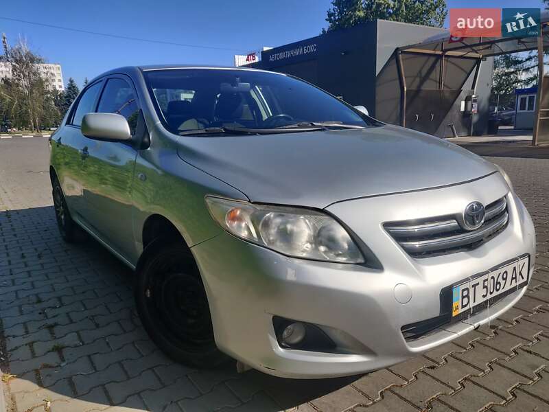 Седан Toyota Corolla 2008 в Черновцах
