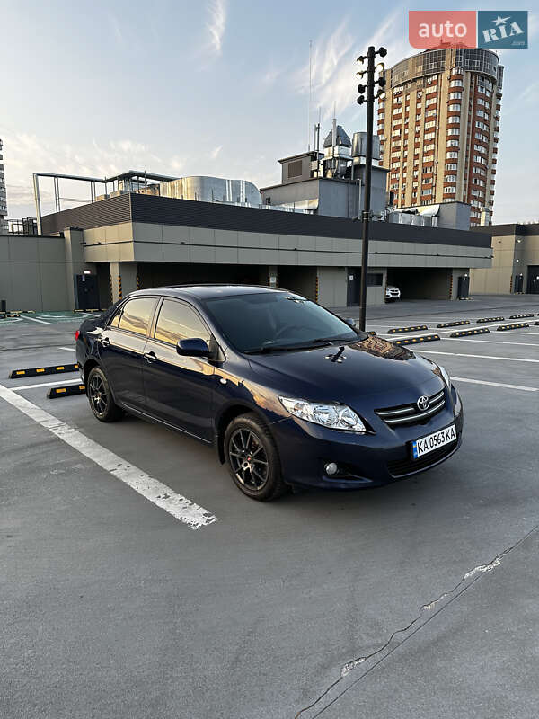 Седан Toyota Corolla 2009 в Києві