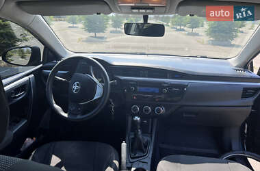 Седан Toyota Corolla 2013 в 