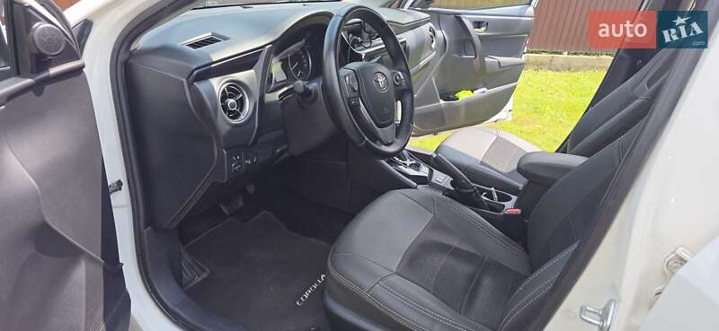 Седан Toyota Corolla 2016 в Киеве