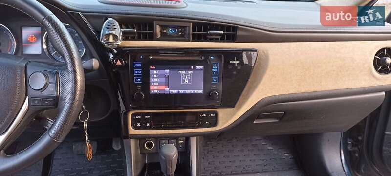 Седан Toyota Corolla 2017 в Києві