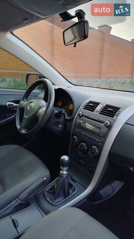 Седан Toyota Corolla 2009 в Новомосковске