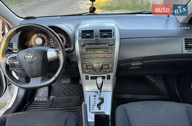 Седан Toyota Corolla 2010 в 