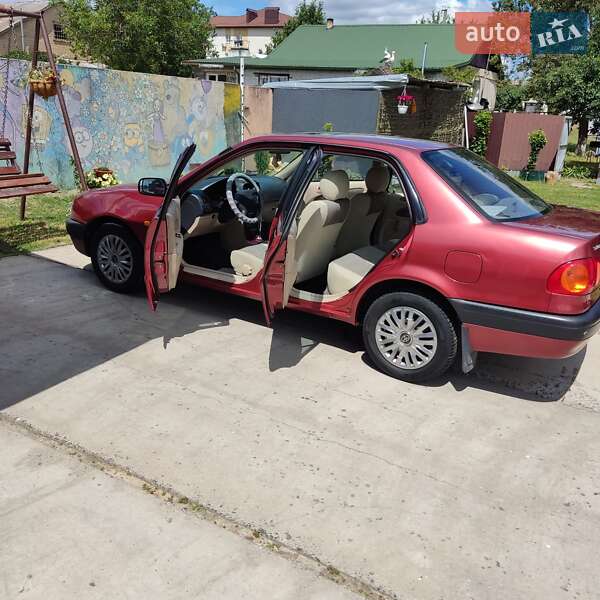 Седан Toyota Corolla 1999 в Києві