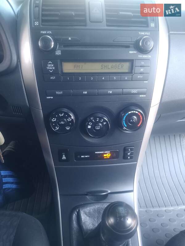 Седан Toyota Corolla 2008 в Козове