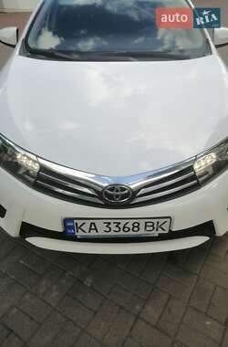 Седан Toyota Corolla 2014 в Киеве