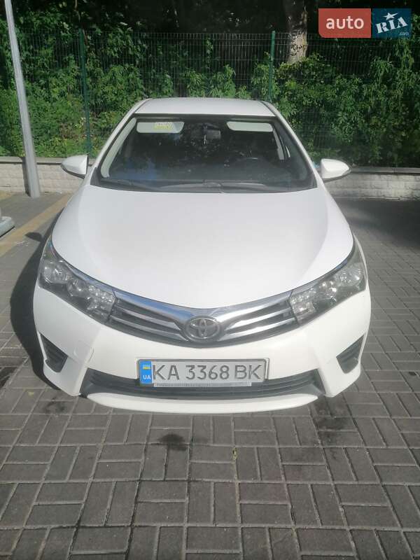 Седан Toyota Corolla 2014 в Киеве