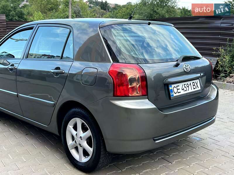 Хэтчбек Toyota Corolla 2005 в Черновцах