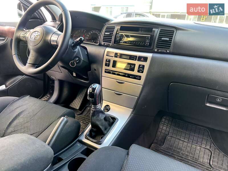 Хэтчбек Toyota Corolla 2005 в Черновцах