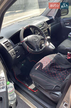 Универсал Toyota Corolla 2003 в 