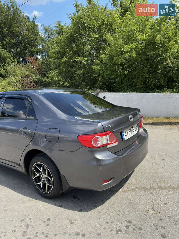 Седан Toyota Corolla 2011 в Кагарлыке