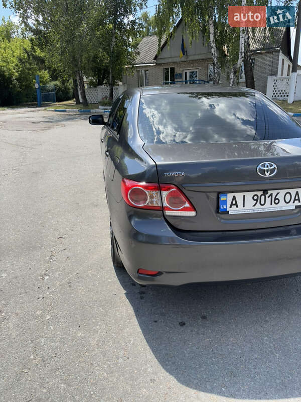 Седан Toyota Corolla 2011 в Кагарлыке