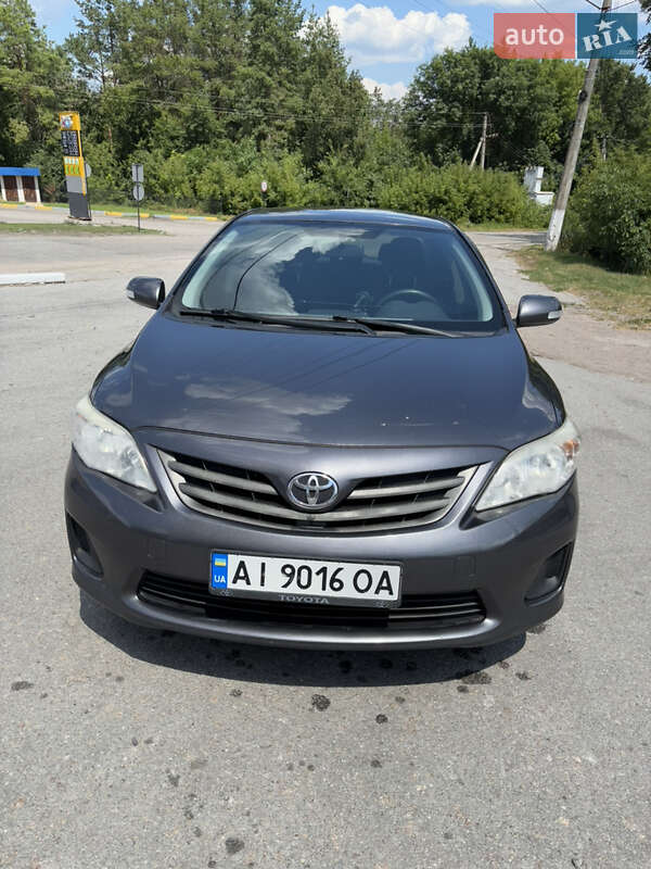 Седан Toyota Corolla 2011 в Кагарлыке
