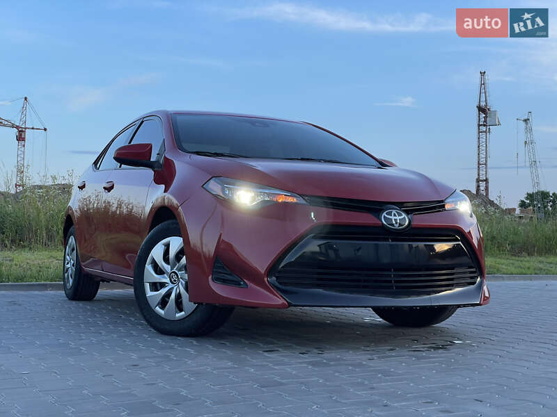 Седан Toyota Corolla 2018 в Луцке