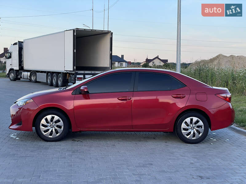 Седан Toyota Corolla 2018 в Луцке