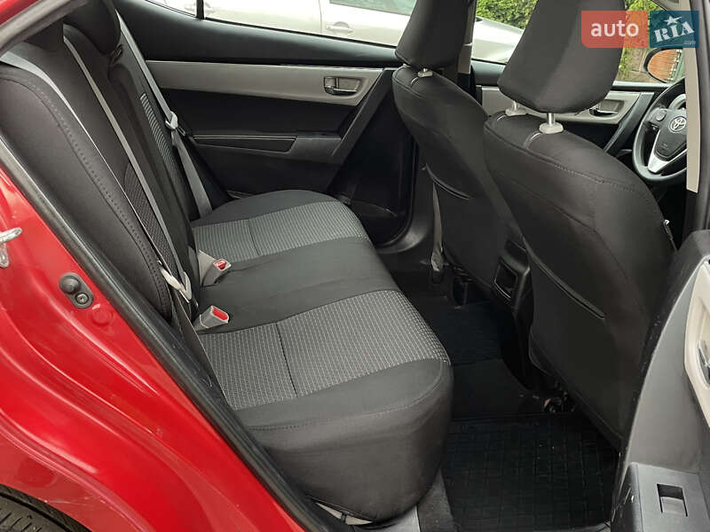 Седан Toyota Corolla 2018 в Луцке