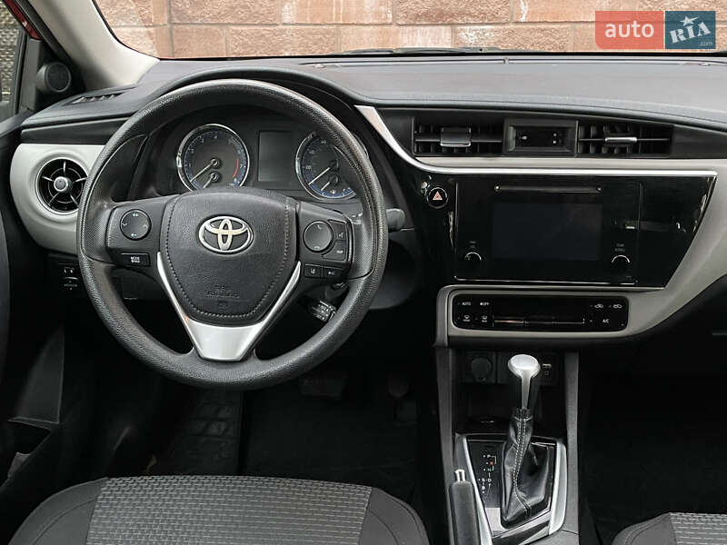 Седан Toyota Corolla 2018 в Луцке