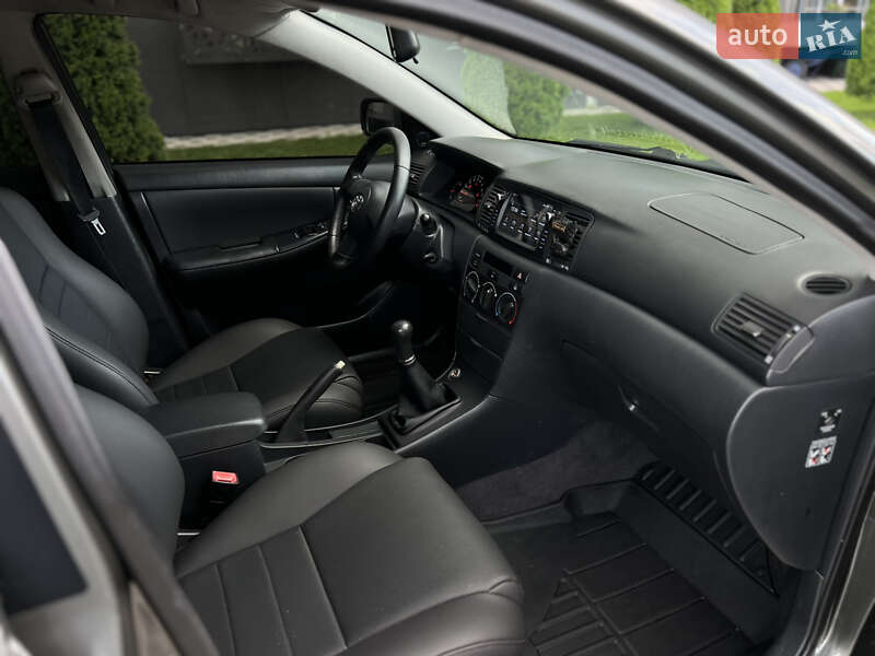 Седан Toyota Corolla 2005 в Києві