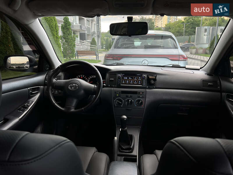Седан Toyota Corolla 2005 в Києві