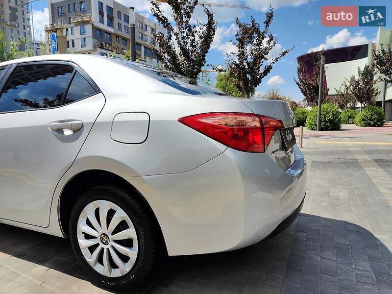 Седан Toyota Corolla 2019 в Киеве