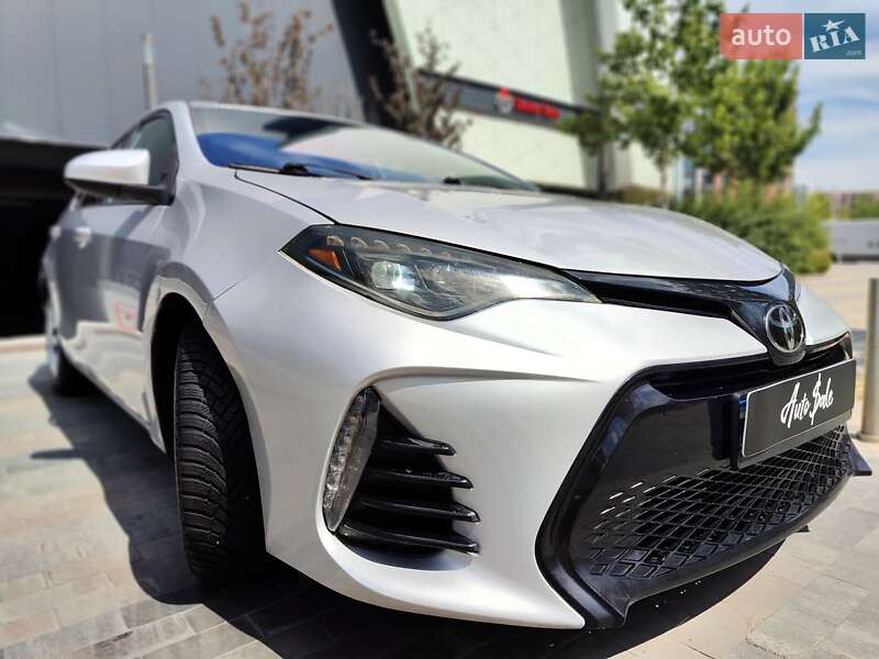 Седан Toyota Corolla 2019 в Киеве