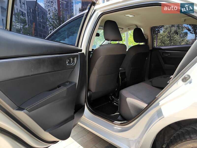 Седан Toyota Corolla 2019 в Киеве