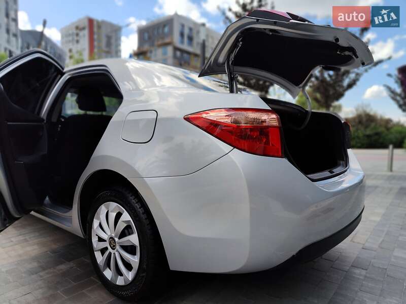 Седан Toyota Corolla 2019 в Киеве