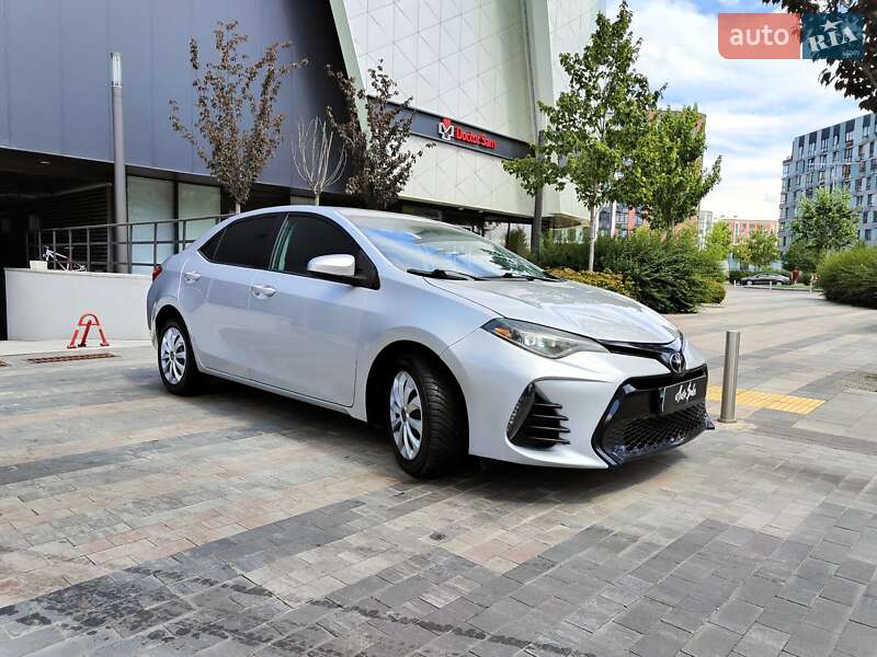 Седан Toyota Corolla 2019 в Киеве