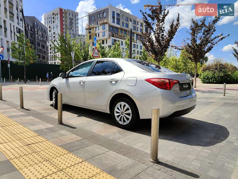 Седан Toyota Corolla 2019 в Киеве