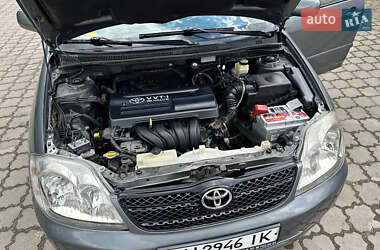 Седан Toyota Corolla 2004 в 