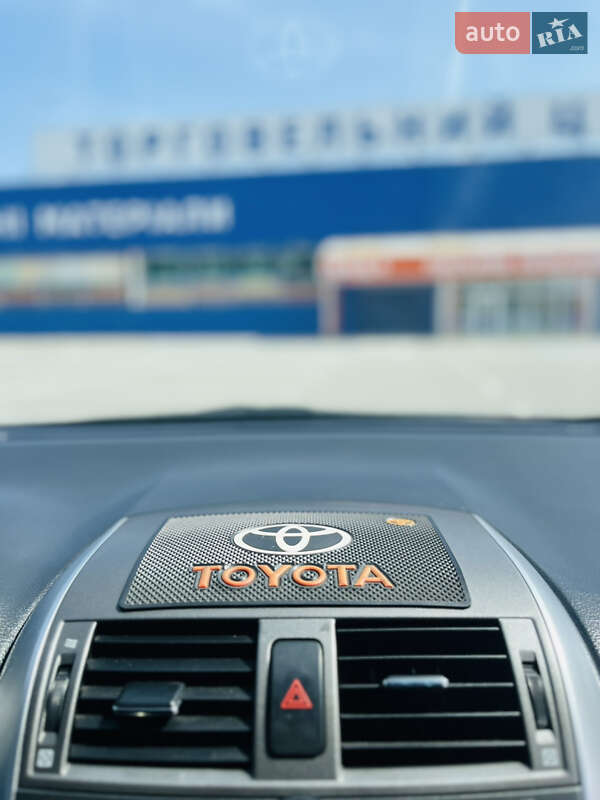 Седан Toyota Corolla 2011 в Каменец-Подольском