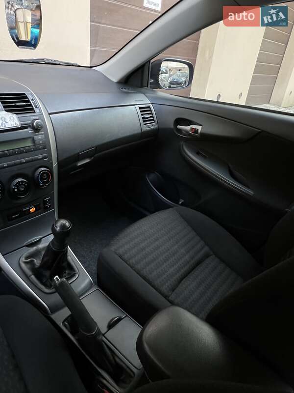 Седан Toyota Corolla 2008 в Тернополе