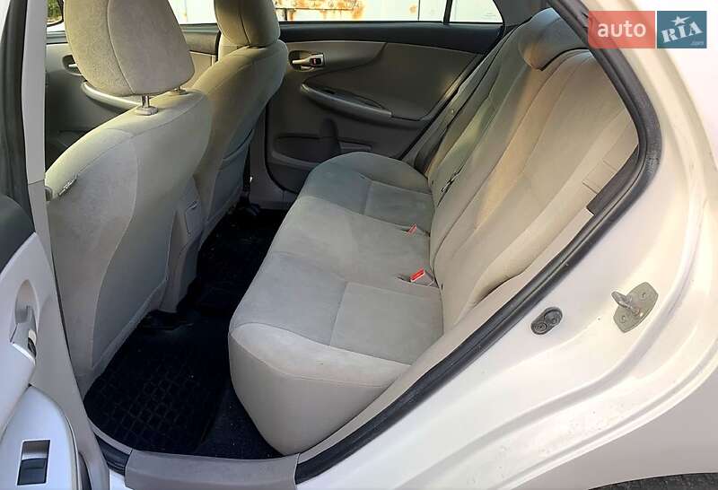 Седан Toyota Corolla 2012 в Днепре