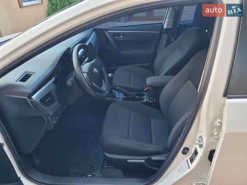 Седан Toyota Corolla 2014 в Миргороде
