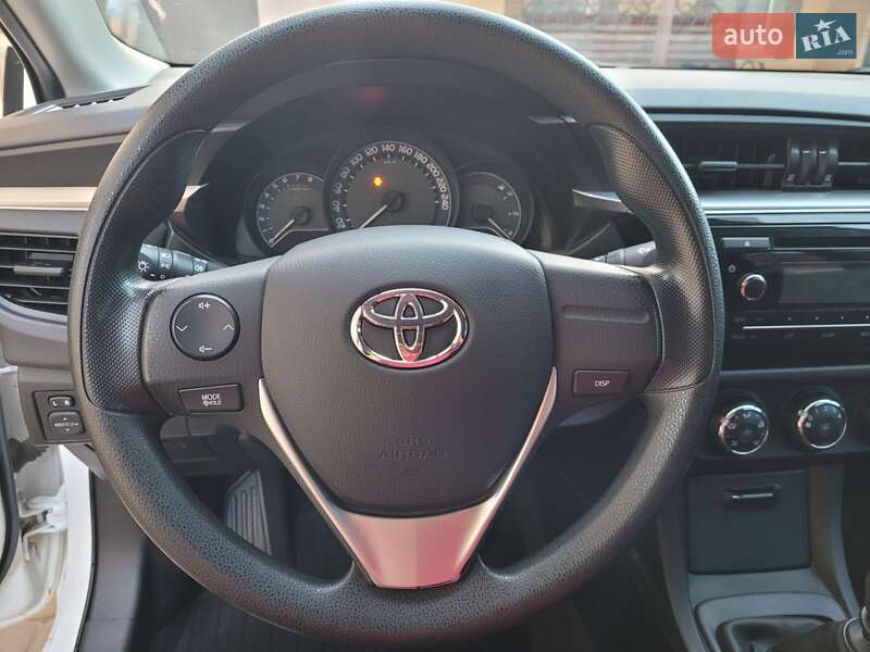Седан Toyota Corolla 2014 в Миргороде