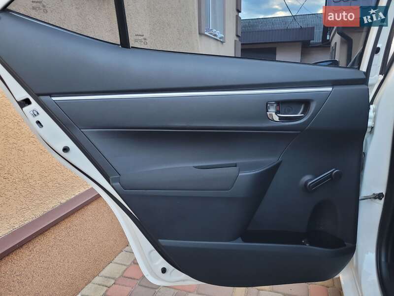 Седан Toyota Corolla 2014 в Миргороде