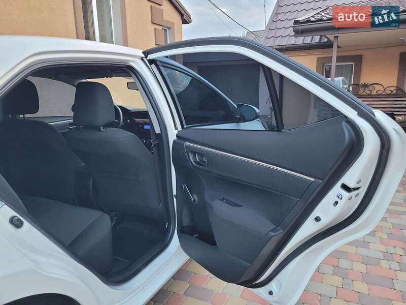 Седан Toyota Corolla 2014 в Миргороде