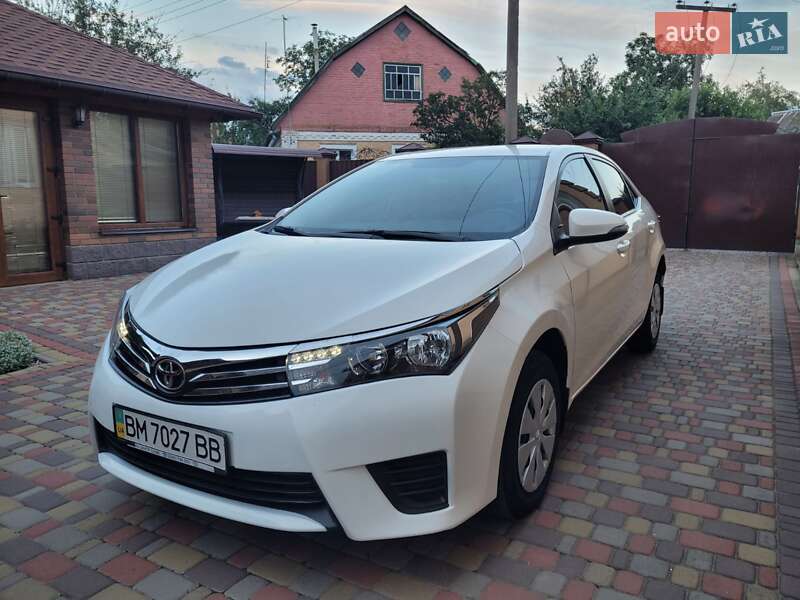Седан Toyota Corolla 2014 в Миргороде