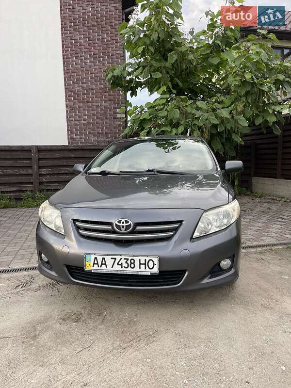 Седан Toyota Corolla 2008 в Гатном