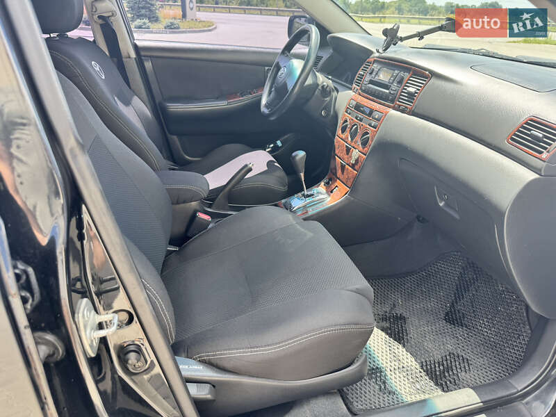 Хэтчбек Toyota Corolla 2004 в Виннице