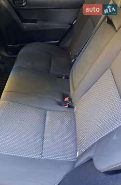 Седан Toyota Corolla 2013 в 