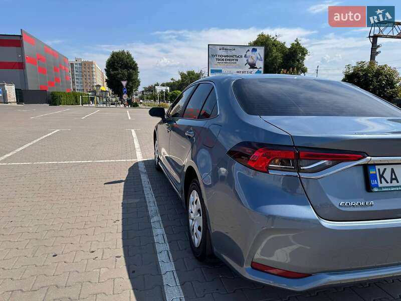 Седан Toyota Corolla 2022 в Києві