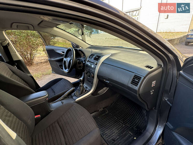 Седан Toyota Corolla 2010 в Дніпрі