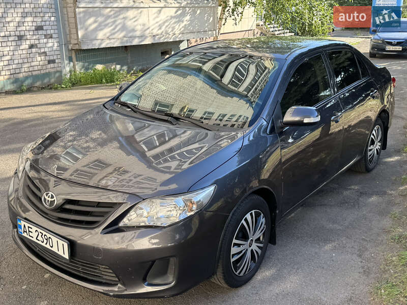 Седан Toyota Corolla 2010 в Дніпрі