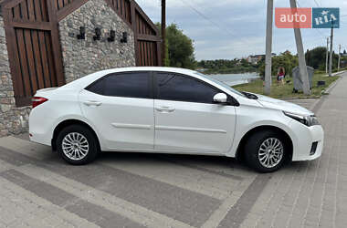 Седан Toyota Corolla 2015 в 