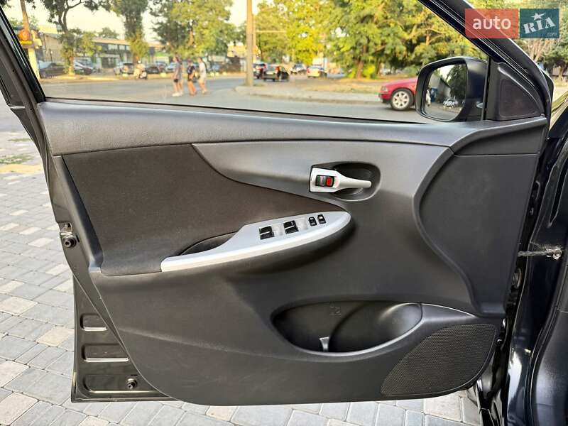Седан Toyota Corolla 2013 в Одессе